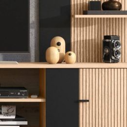 Composición de Salón en Roble Artisan y Negro con Efecto Alistonado- Medidas 263x40x167 cm